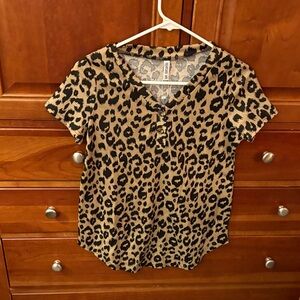 Black and Tan Leopard Print Short Sleeve Top